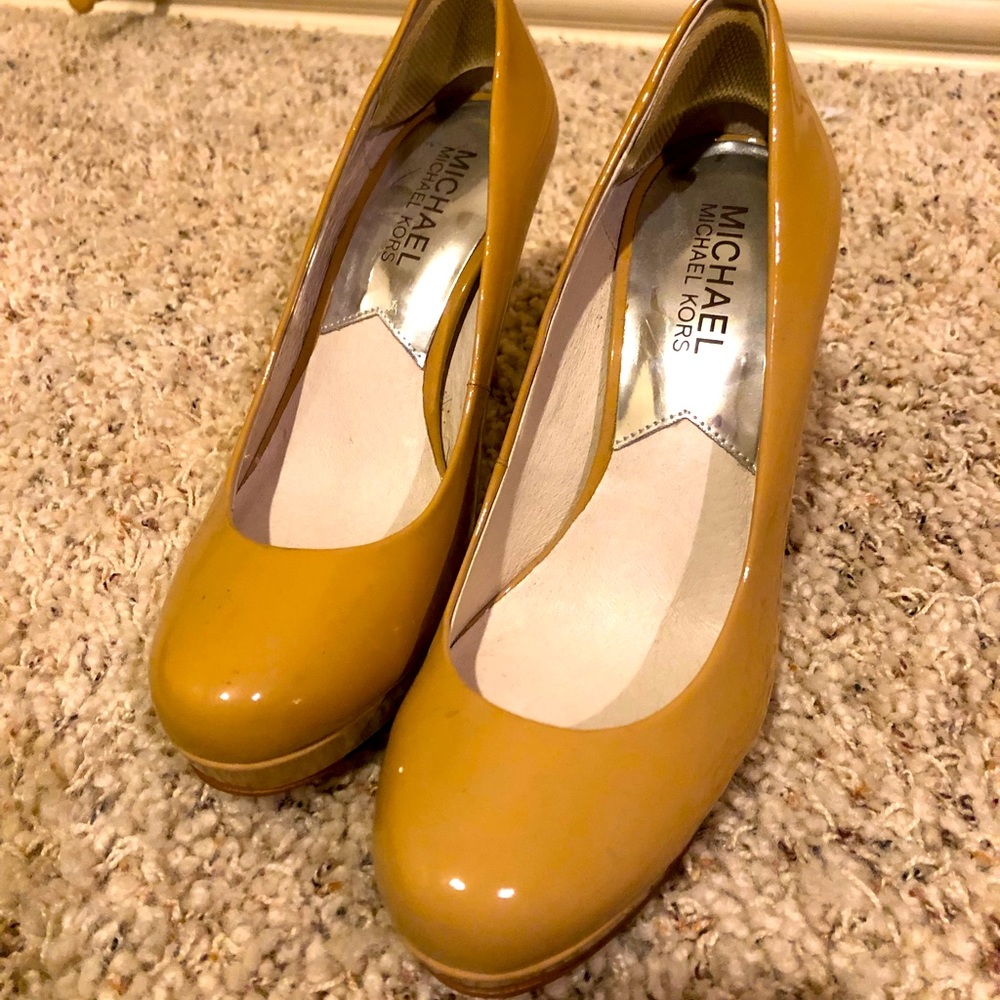 Michael kors patent neutrals size 5 perfect condition